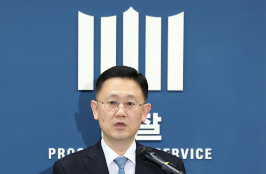 박세현 검찰 비상계엄 특별수사본부 본부장이 8일 오후 서울 서초구 서울고검 기자실에서 수사 관련 브리핑을 열고 있다. [연합뉴스]